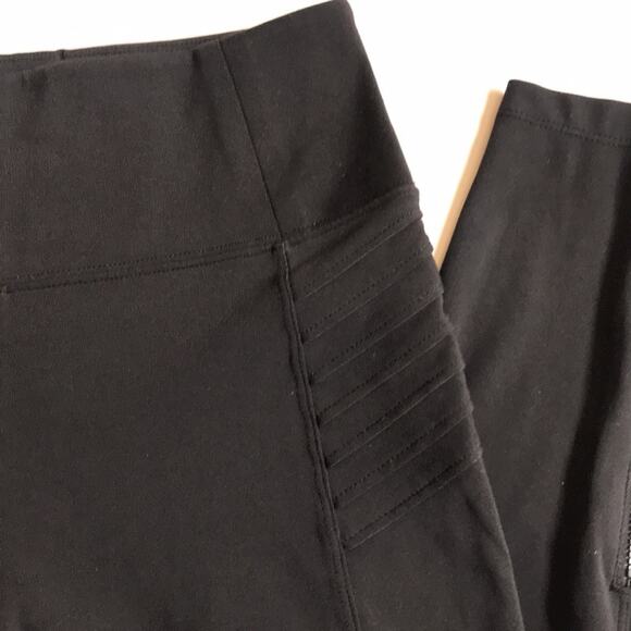 Athleta Delancy Moto Tight Legging Size Med Stretch Fabric Tailored Fit Wicking - Picture 11 of 16